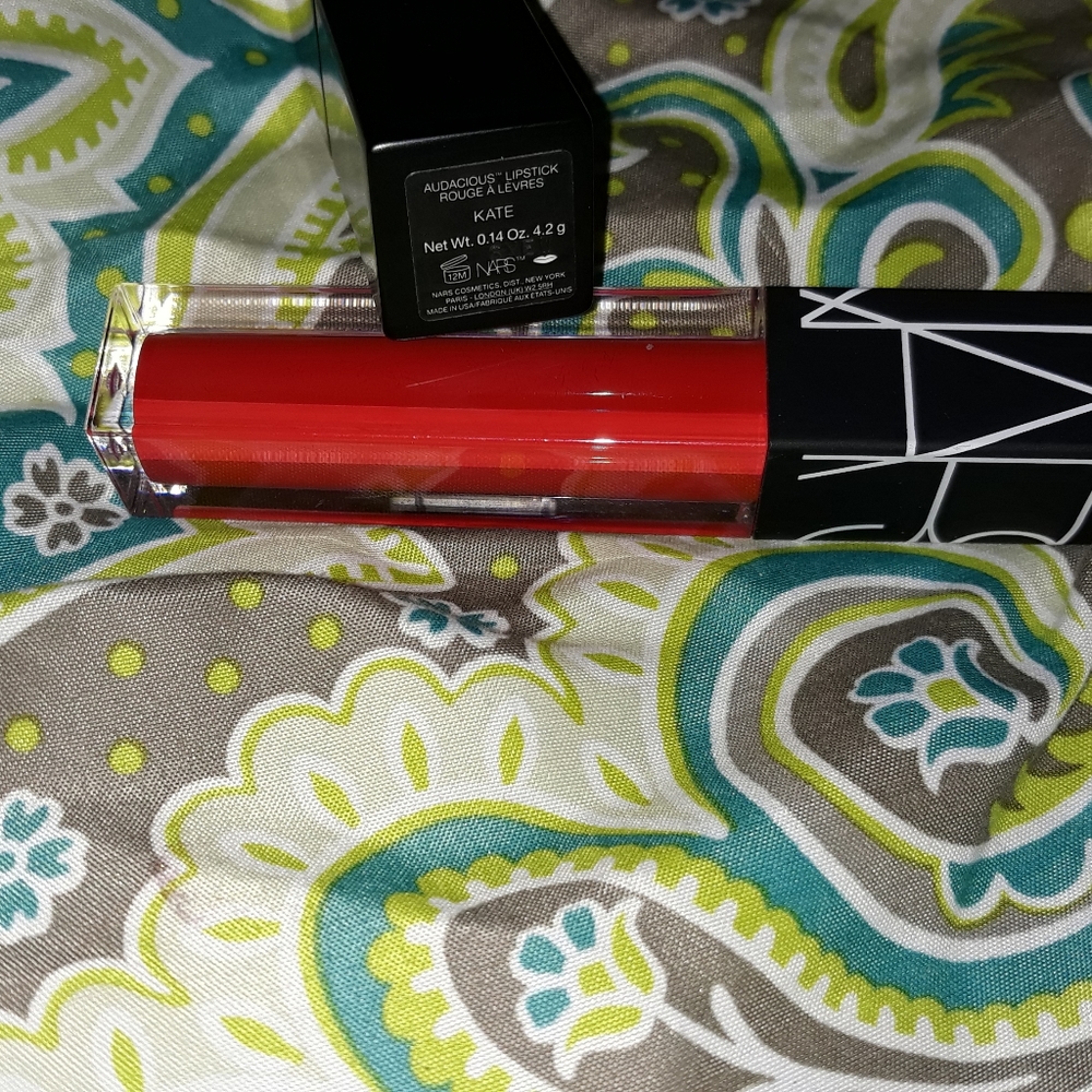 BUNDLE. NARS Velvet lip glide & Audacious lipstick